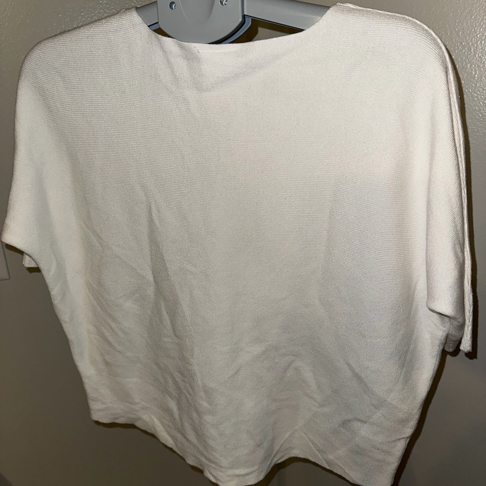 Elegant White Crew Neck Sweater - Picture 8 of 9